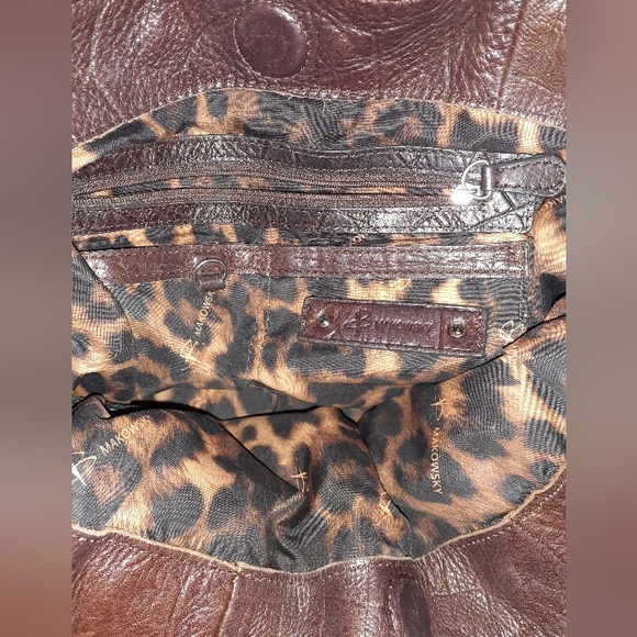 B. Makowsky Beautiful leather purse. - Picture 6 of 7